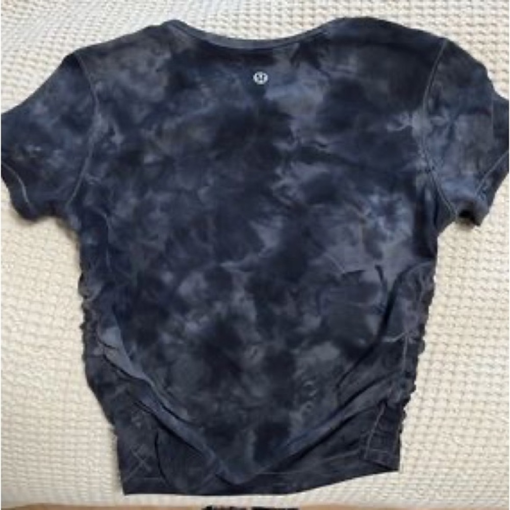 Lululemon size 8 navy cropped runched Tie-Dye Top